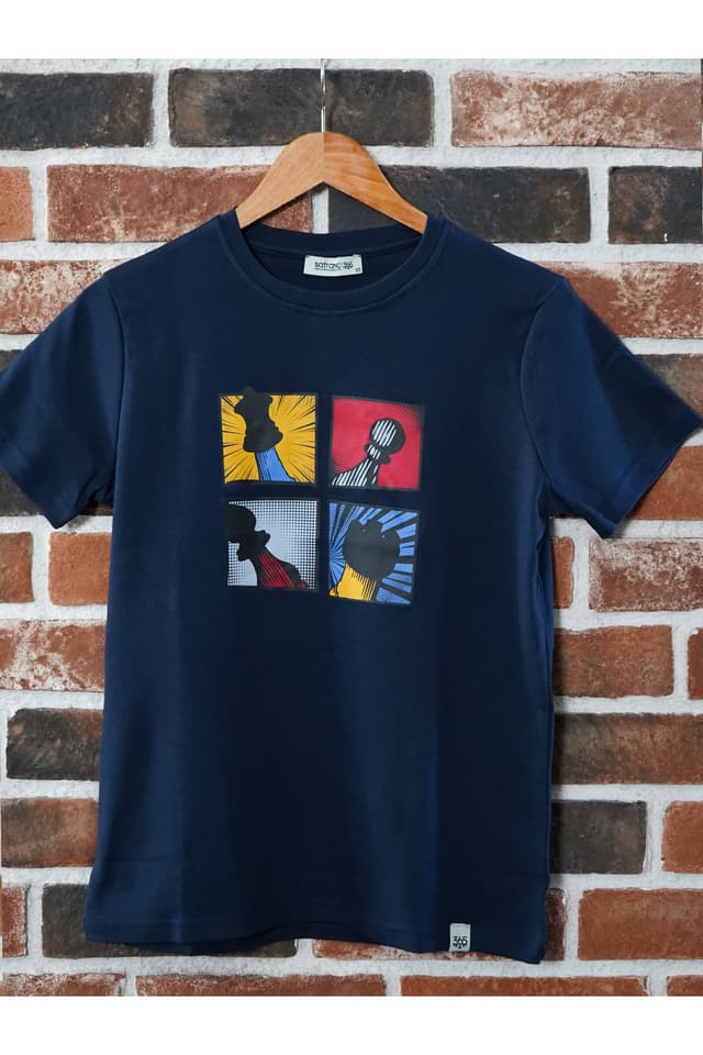 Çocuk Kısa Kollu Satranç Tişörtü – Renkli Pop-Art Desen (Pamuklu) resmi